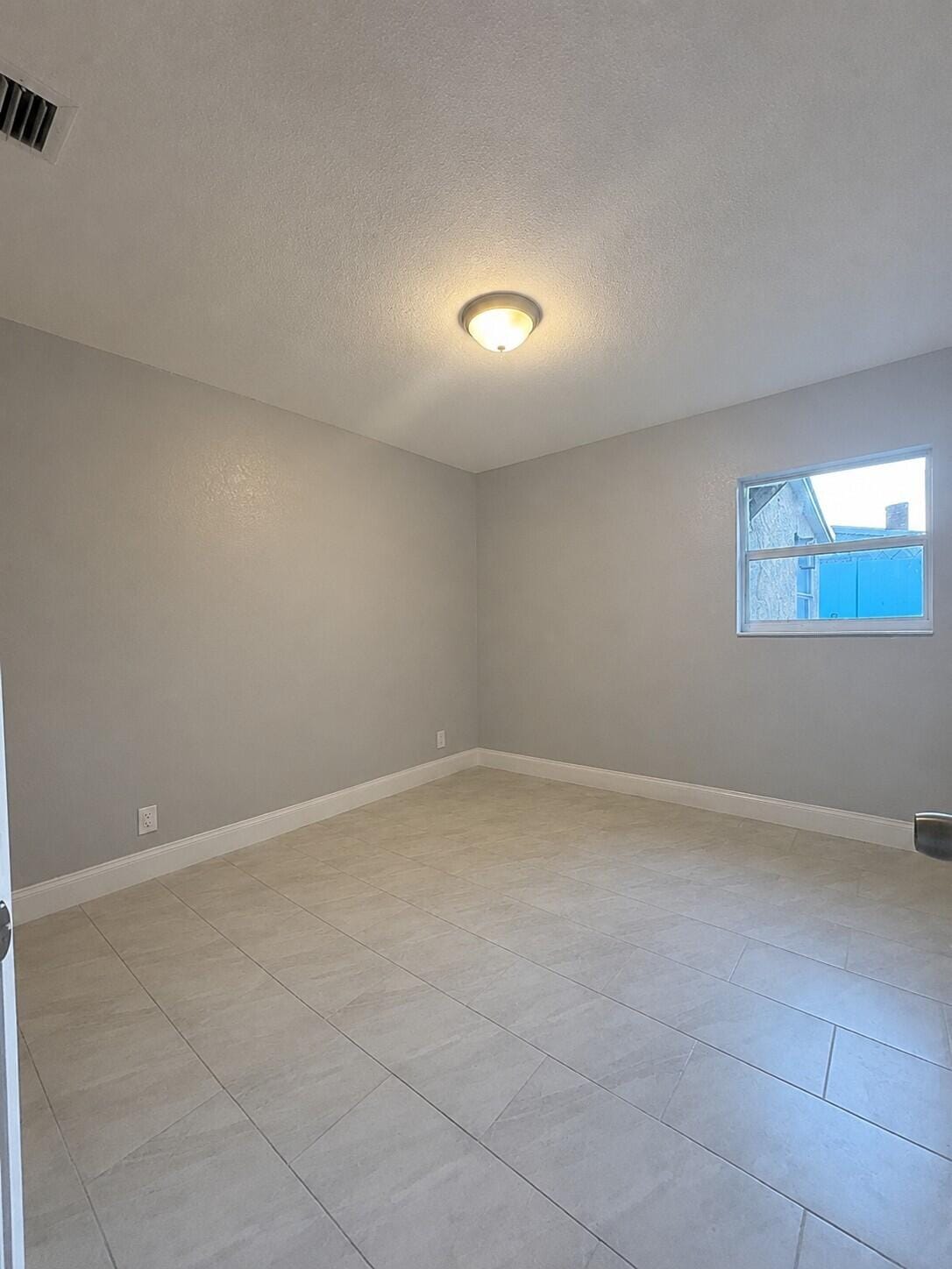 1321 W 3rd Street — photo 9