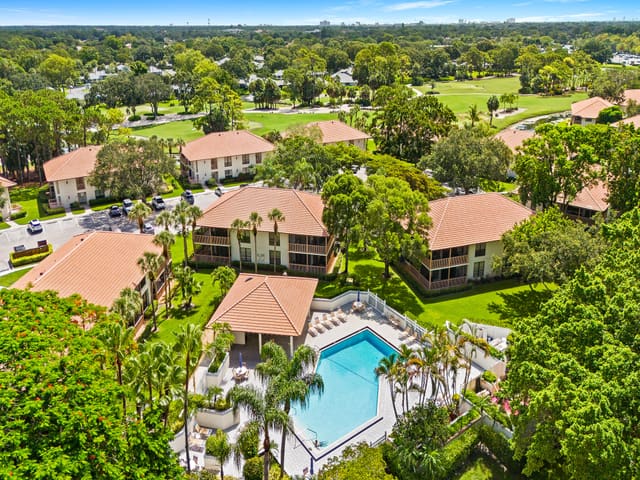 218 Brackenwood Terrace, sold in Golf Villas Condo, Palm Beach Gardens, FL
