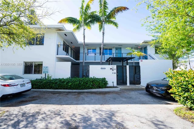 2400 NE 26th Street 8, Fort Lauderdale, FL 33305