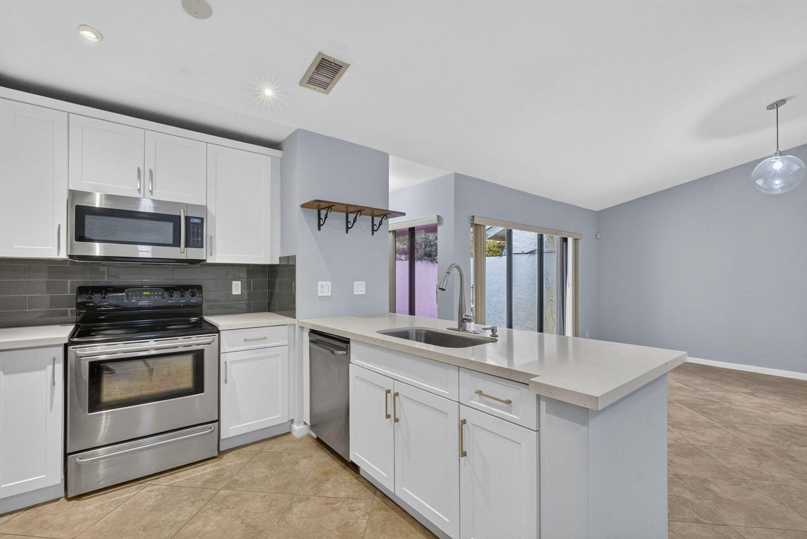3076 S Oakland Forest Drive 503, Oakland Park, FL 33309 photo 2