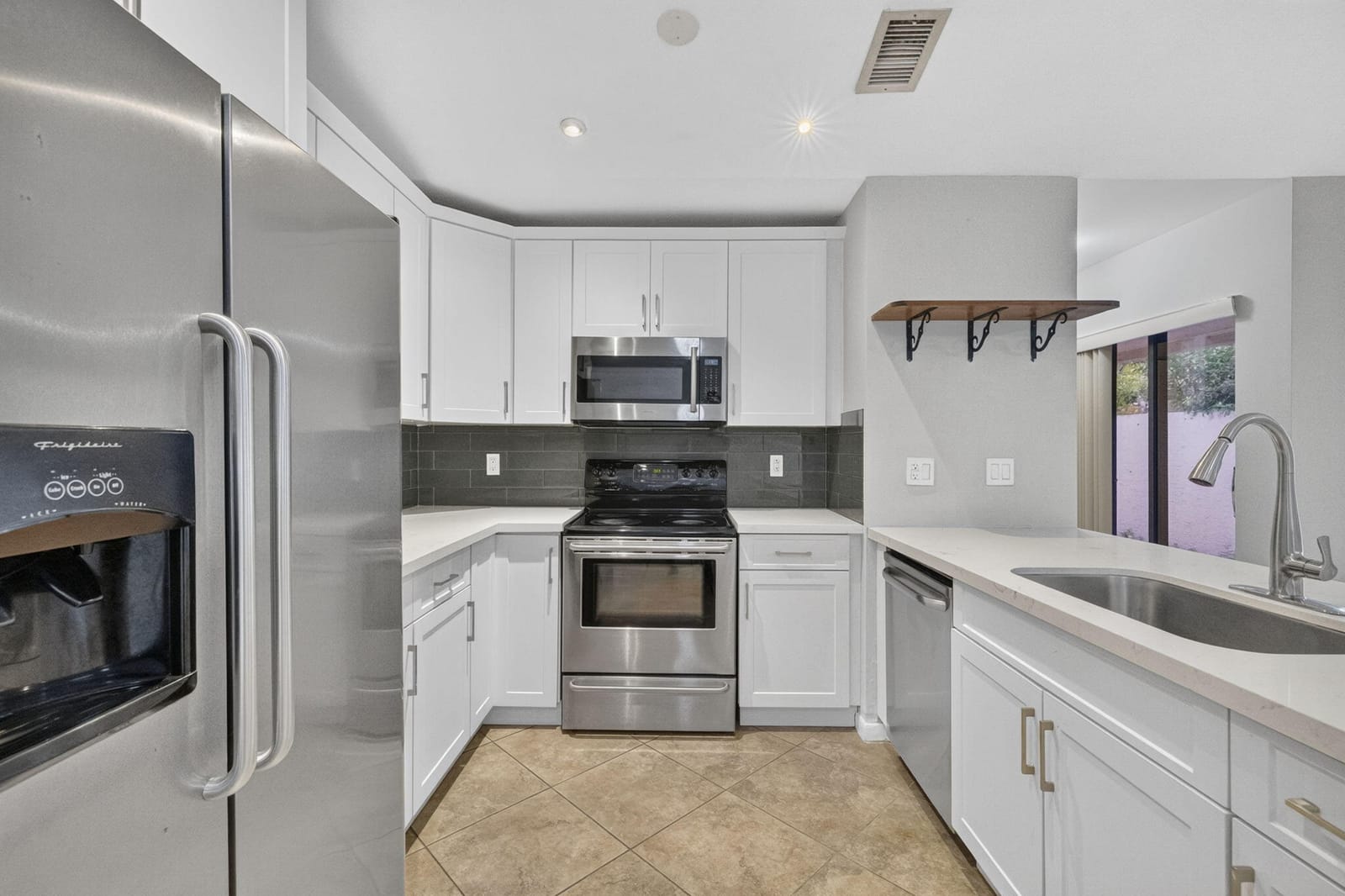3076 S Oakland Forest Drive 503, Oakland Park, FL 33309 photo 3