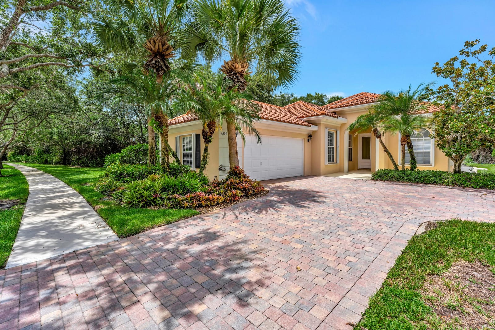 Pending home at 8894 SE Retreat Drive, Hobe Sound, FL 33455