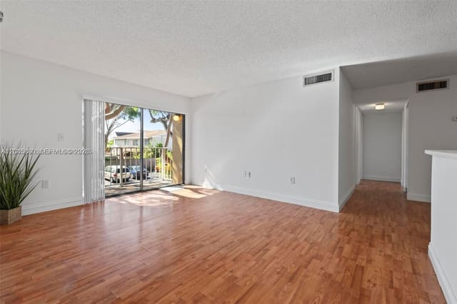15600 SW 80th Street L-203, Miami, FL 33193