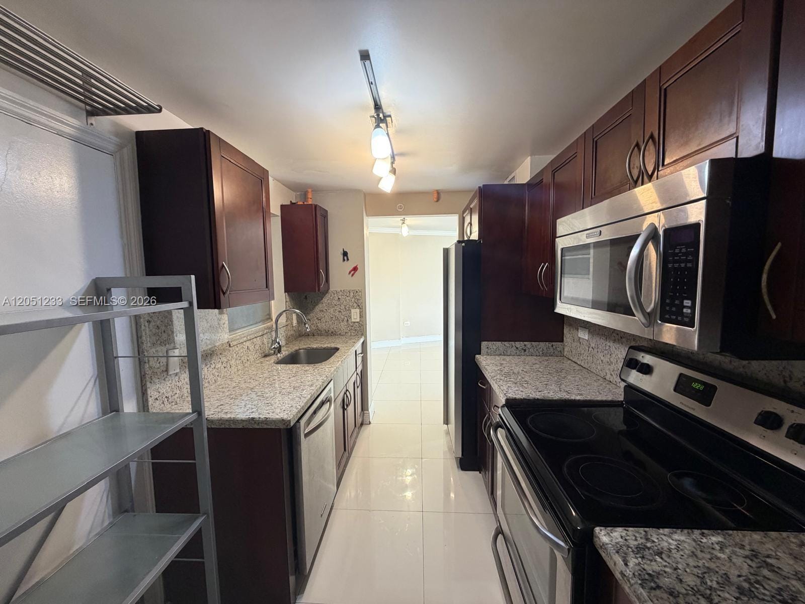 1881 Washington Avenue 6A — photo 2
