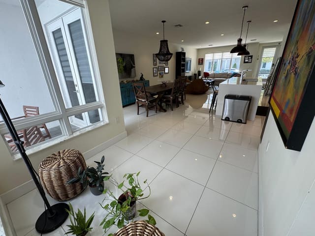 6461 NW 103rd Passage, Doral, FL 33178