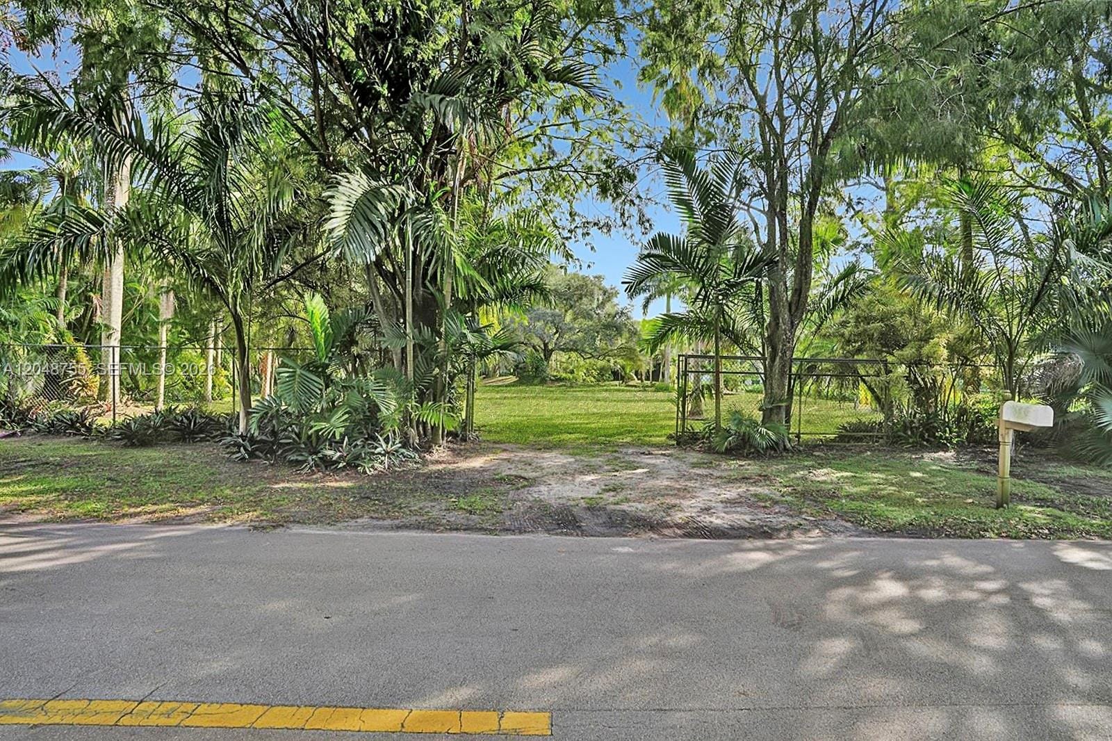14270 SW 20th Street — photo 3