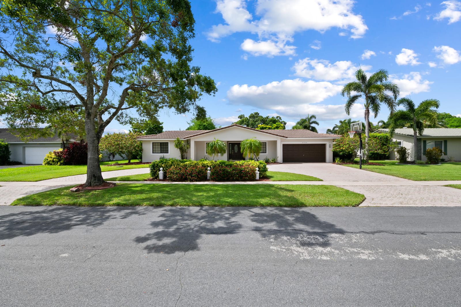 Pending home at 5720 SW 7th Street, Plantation, FL 33317