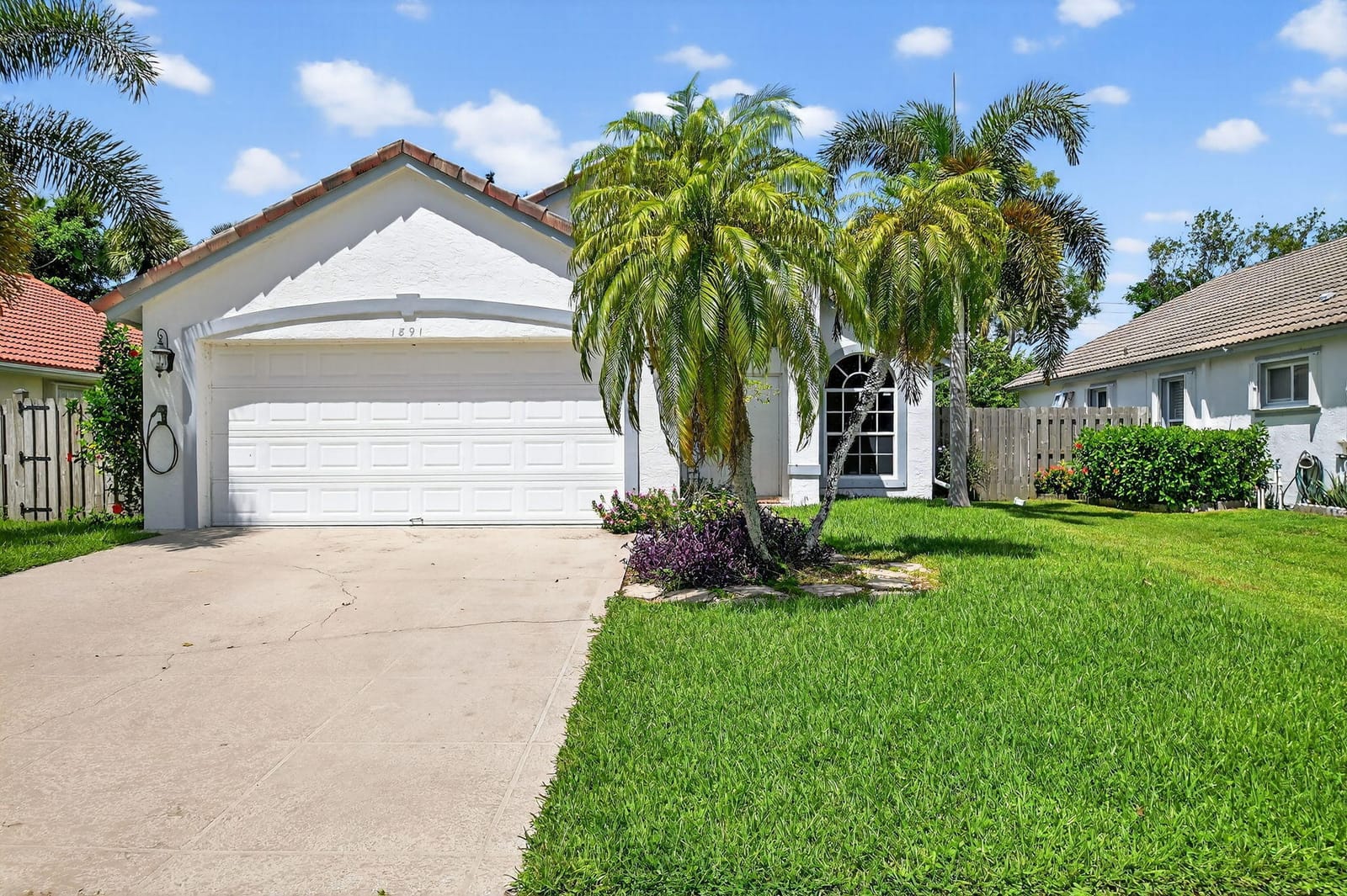 1891 Oak Berry Circle