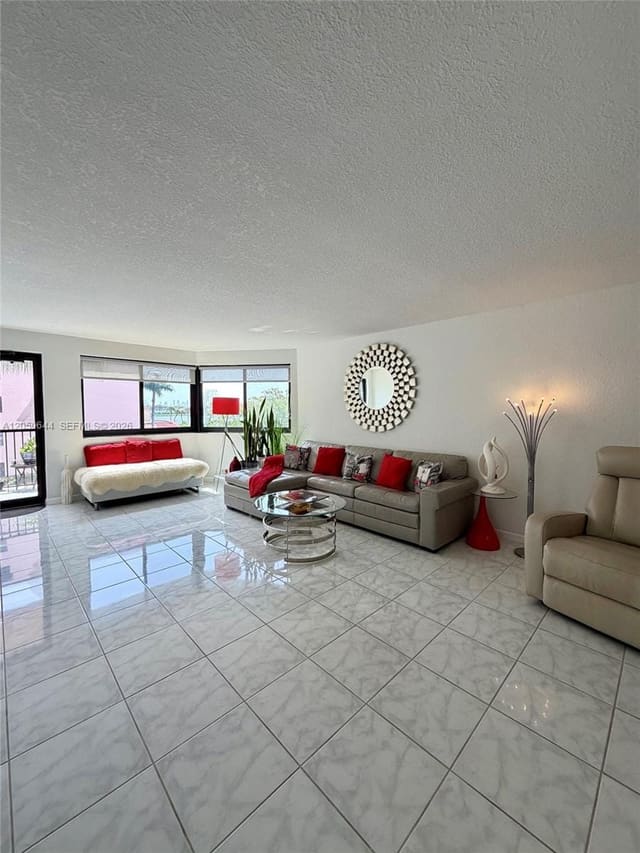 20850 San Simeon Way 302-5, Miami, FL 33179