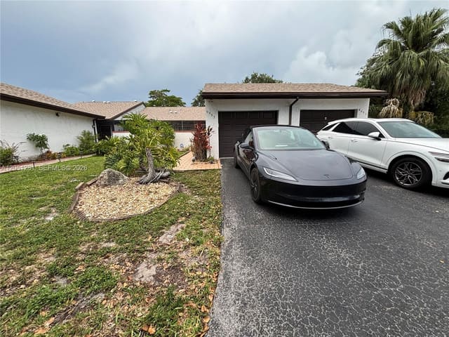 6453 W Pinehurst Circle W B25, Tamarac, FL 33321