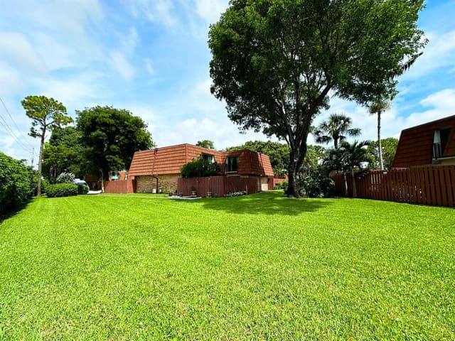1545 Augusta Circle 105, Delray Beach, FL 33445