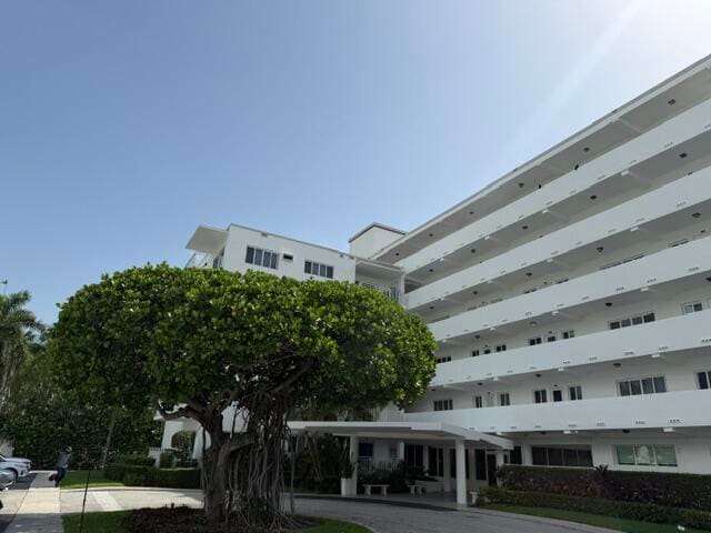 33 S Ocean Avenue 108, Singer Island, FL 33404