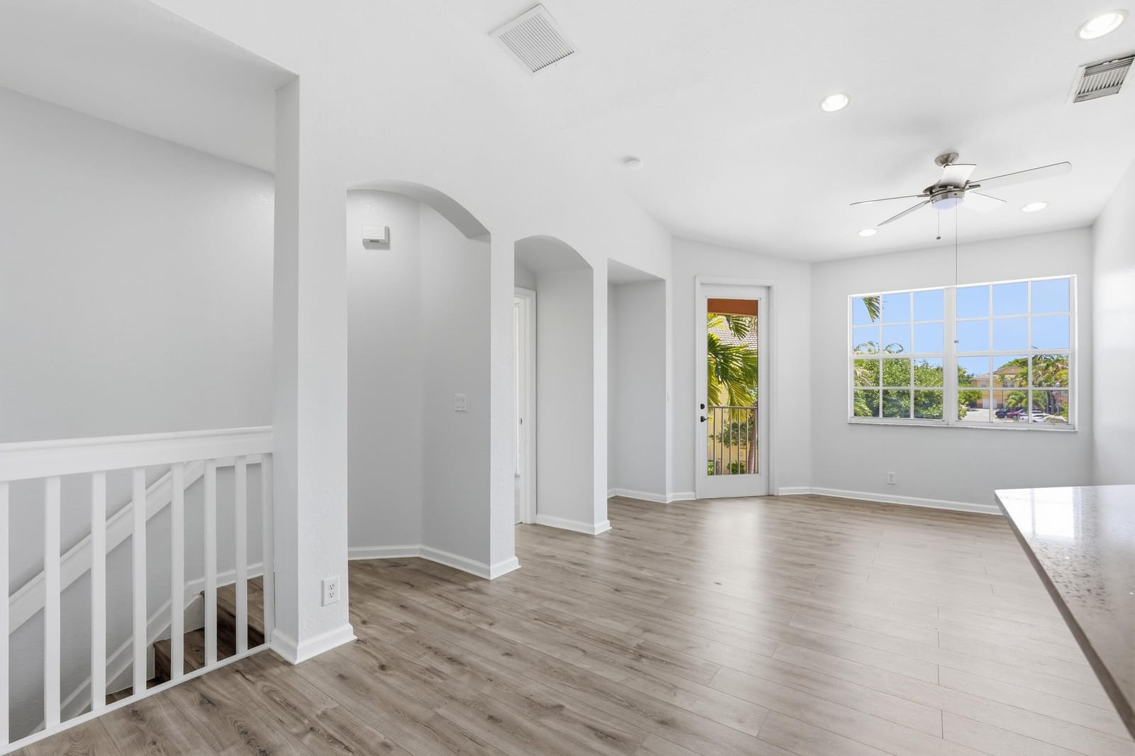 3261 Scarletta Drive — photo 2