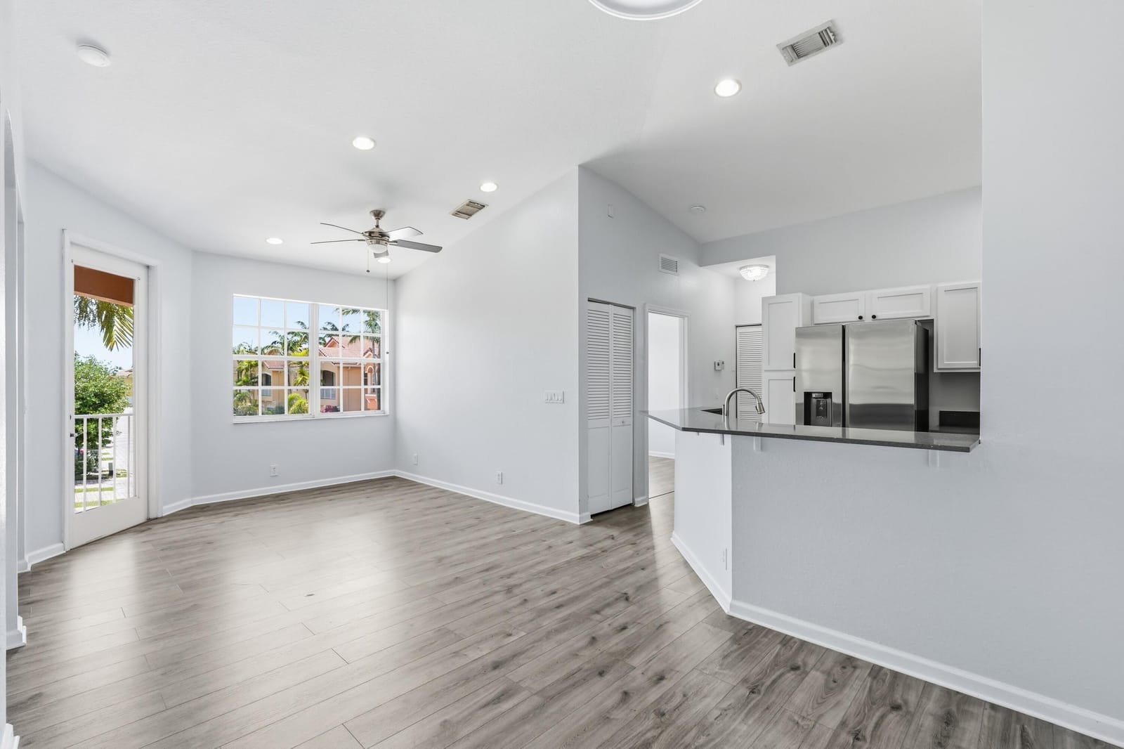 3261 Scarletta Drive — photo 4