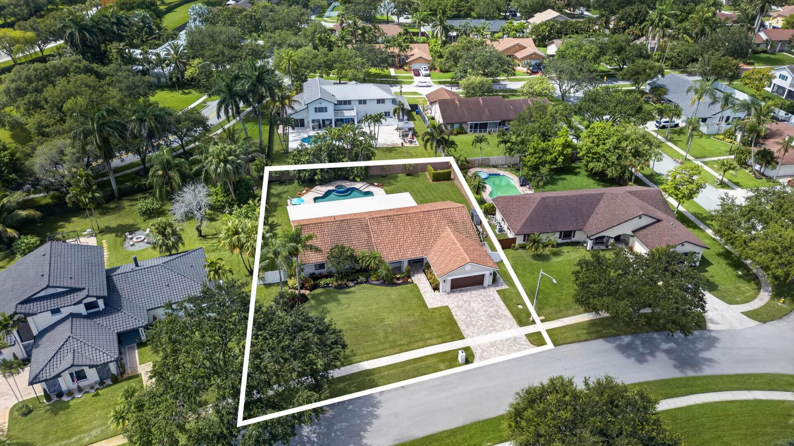 Pending home at 20250 NW 5th Street, Pembroke Pines, FL 33029