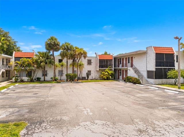 8701 SW 141st Street L6, Palmetto Bay, FL 33176