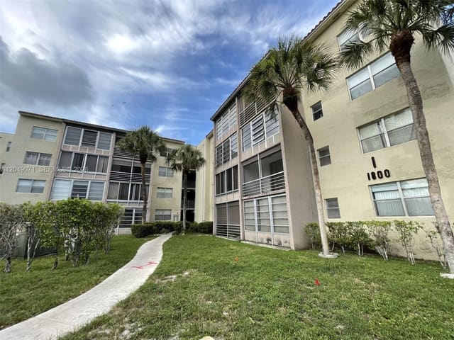 1800 SW 81st Avenue 1111, North Lauderdale, FL 33068