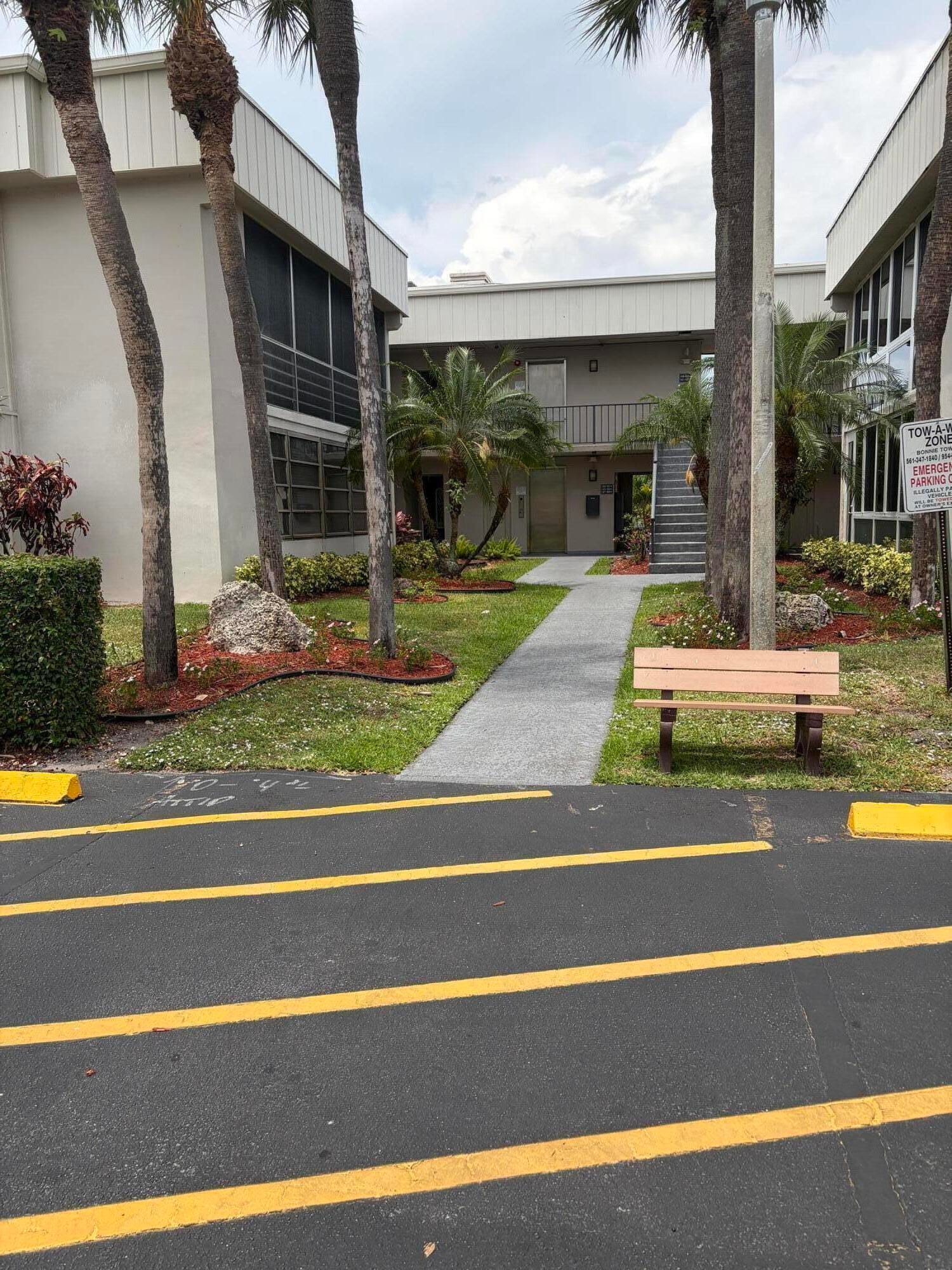 Pending home at 156 Capri D, Delray Beach, FL 33484
