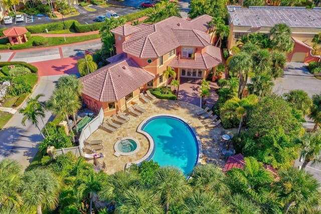 300 Uno Lago Drive 303, Juno Beach, FL 33408