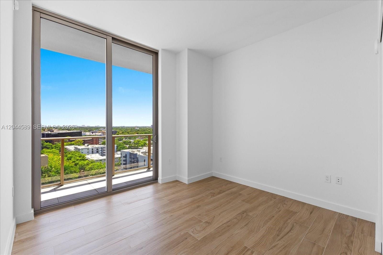 2678 Tigertail Avenue 1001 — photo 11