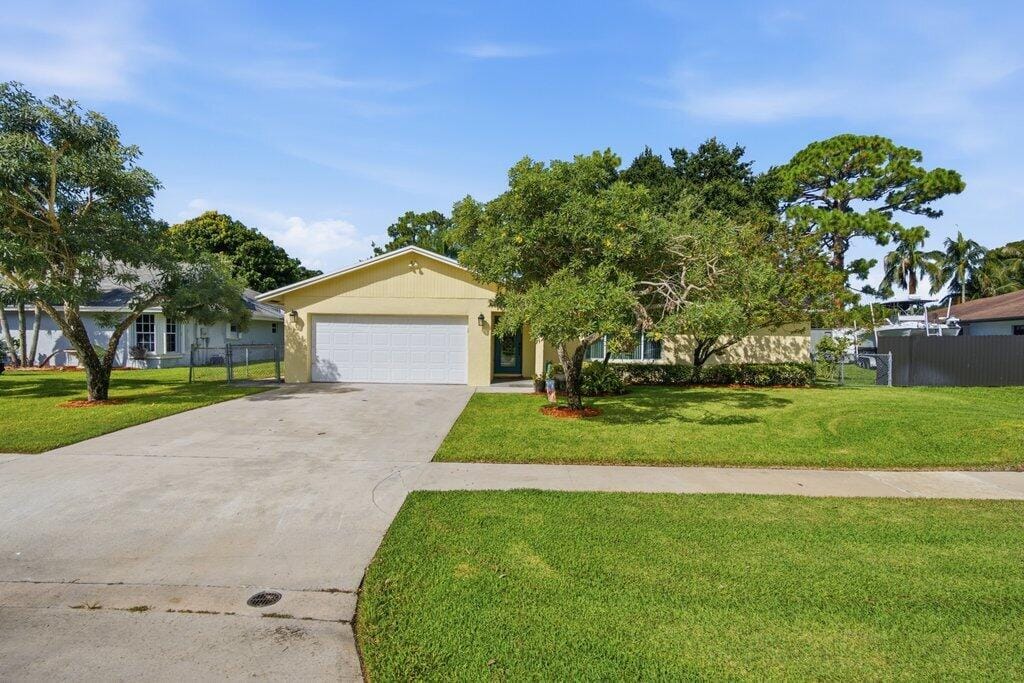 Pending home at 108 Gibraltar Street, Royal Palm Beach, FL 33411