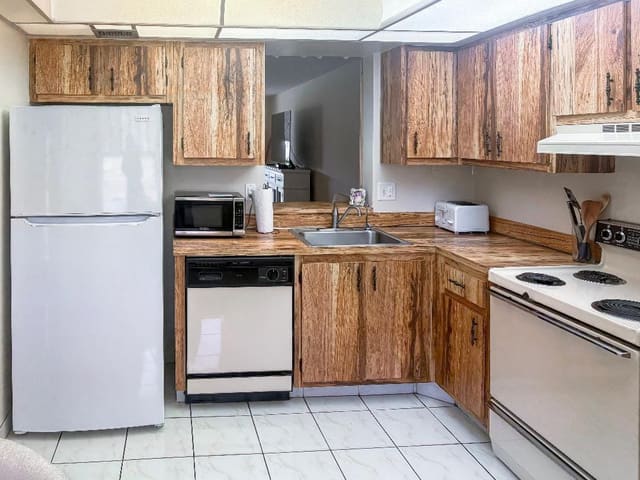 7561 NW 1st Street 207, Palm Lakes, Margate, FL