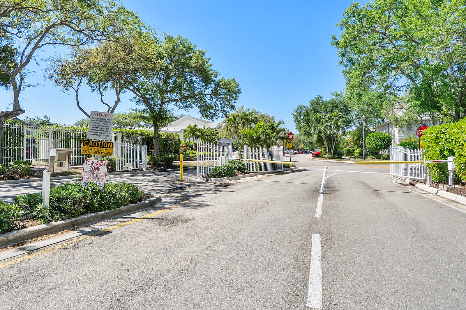 Pending home at 9905 NW 57th Manor, Coral Springs, FL 33076