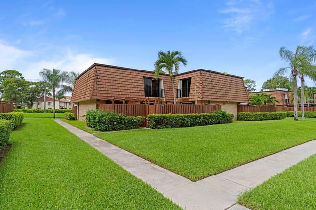 1405 14th Lane, Sherwood Lakes, Greenacres, FL