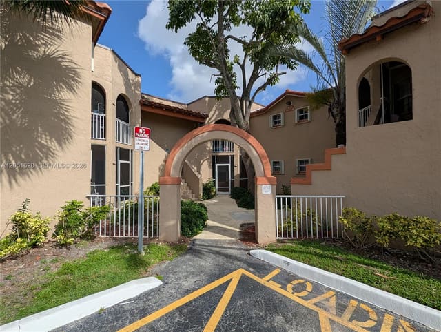 301 SW 86th Avenue 101, Pembroke Pines, FL 33025