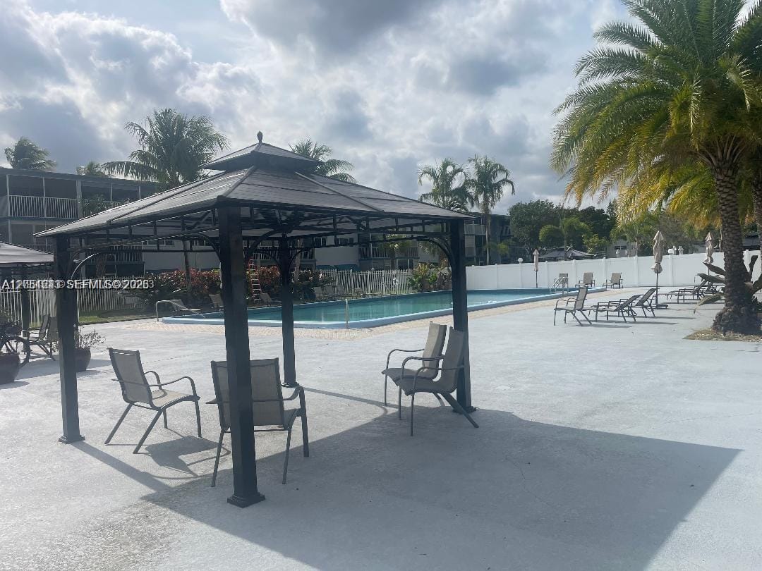 950 Hillcrest Drive 102, Hollywood, FL 33021 photo 15