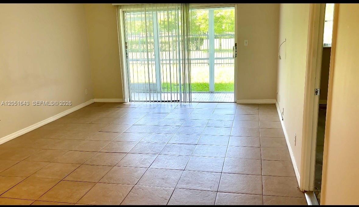 950 Hillcrest Drive 102 — photo 3