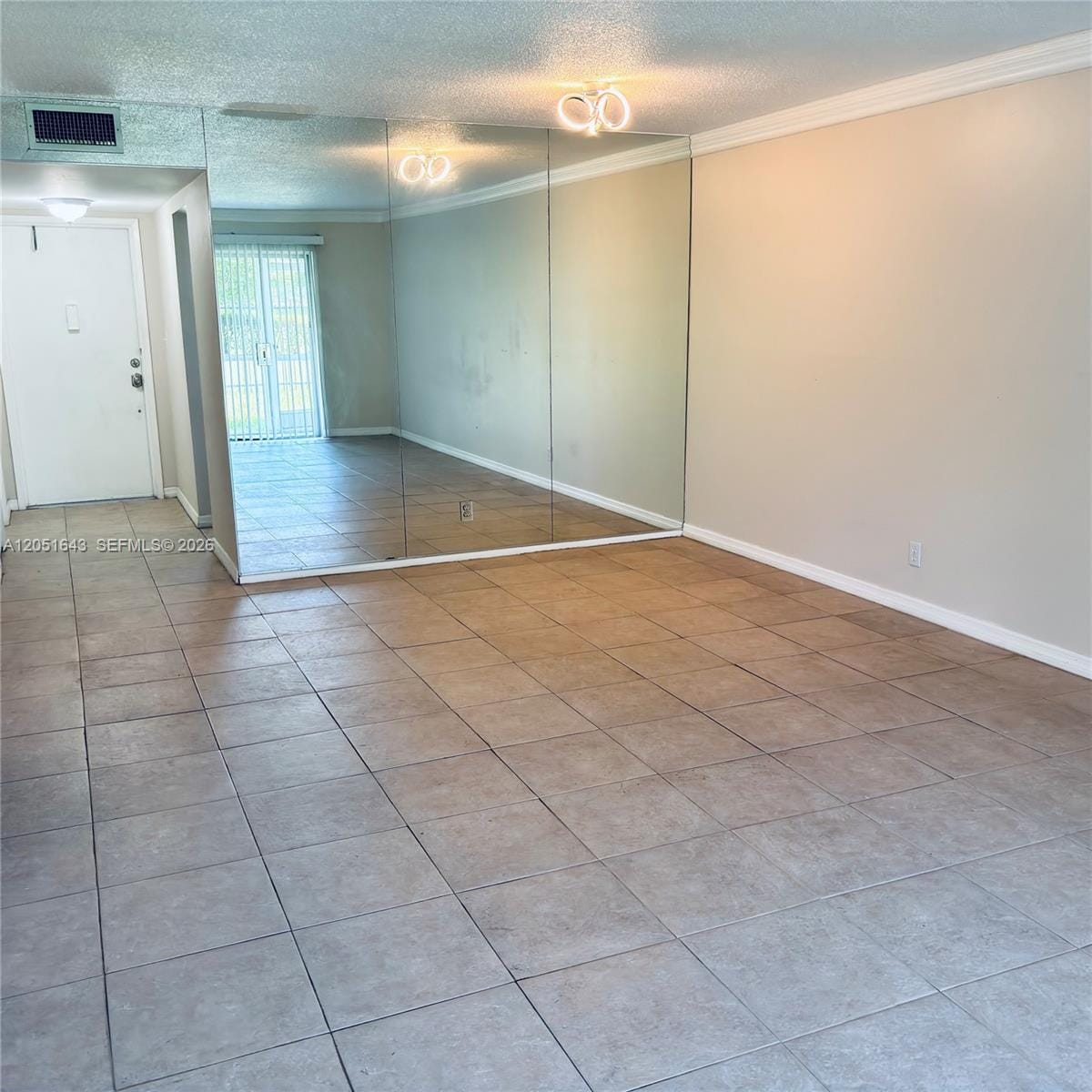950 Hillcrest Drive 102 — photo 4