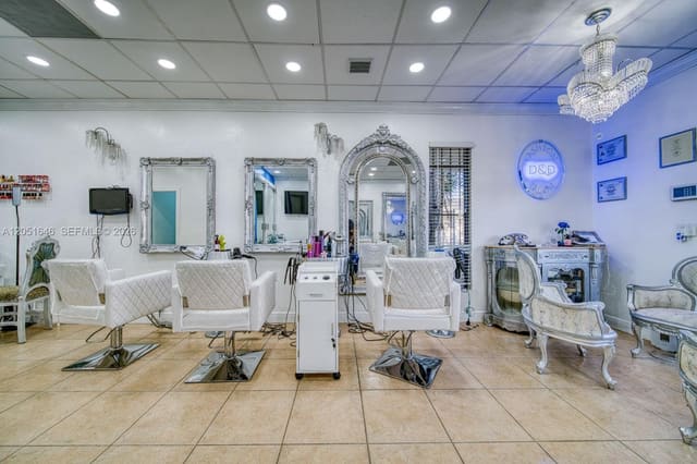 Full service Beauty salon Full Service Beauty Salon Prime Location Close To Place, South Miami, FL 33143