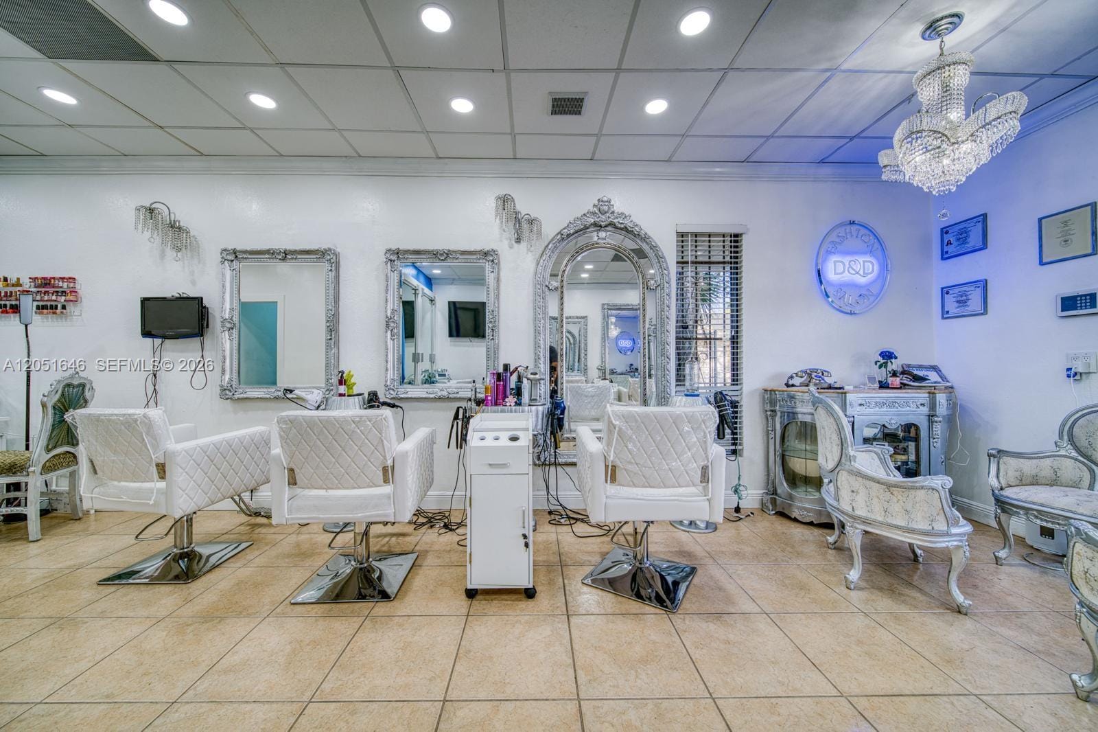 Full service Beauty salon Full Service Beauty Salon Prime Location Close To Place, South Miami, FL 33143