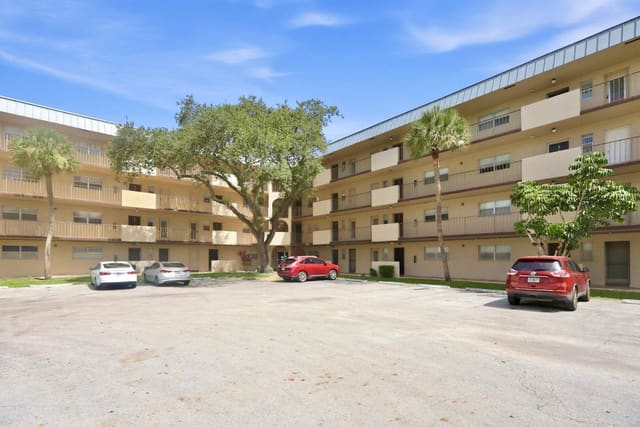 6301 N Falls Circle Drive 111, Lauderhill, FL 33319