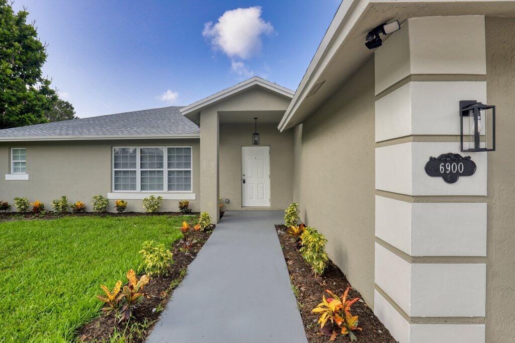 Pending home at 6900 2nd St Street, Jupiter, FL 33458