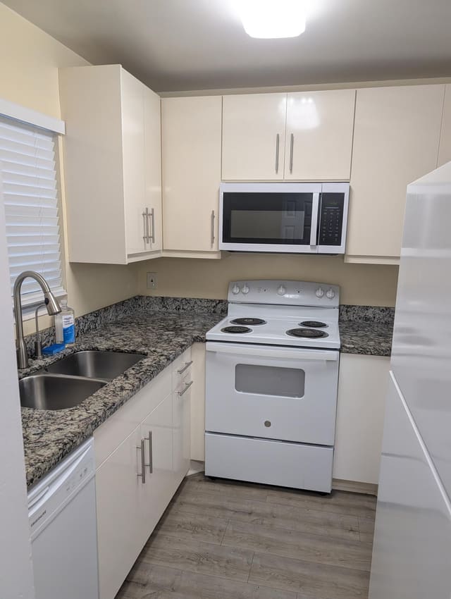 430 SE 2nd Avenue 24, Deerfield Beach, FL 33441
