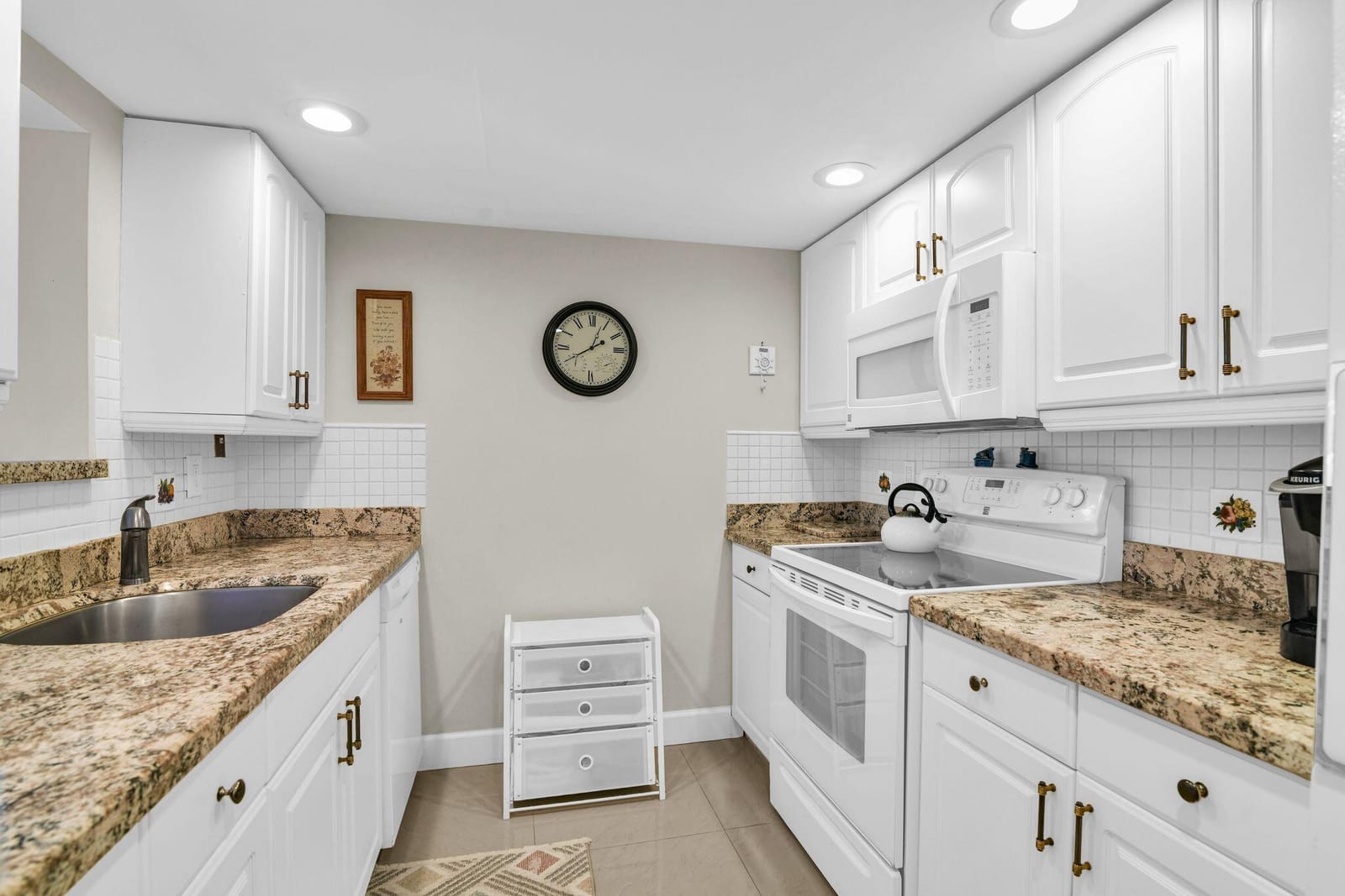 899 Jeffery Street 301 — photo 12
