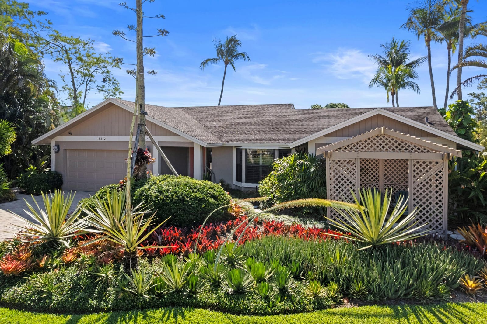 Pending home at 14372 Horseshoe Trace, Wellington, FL 33414