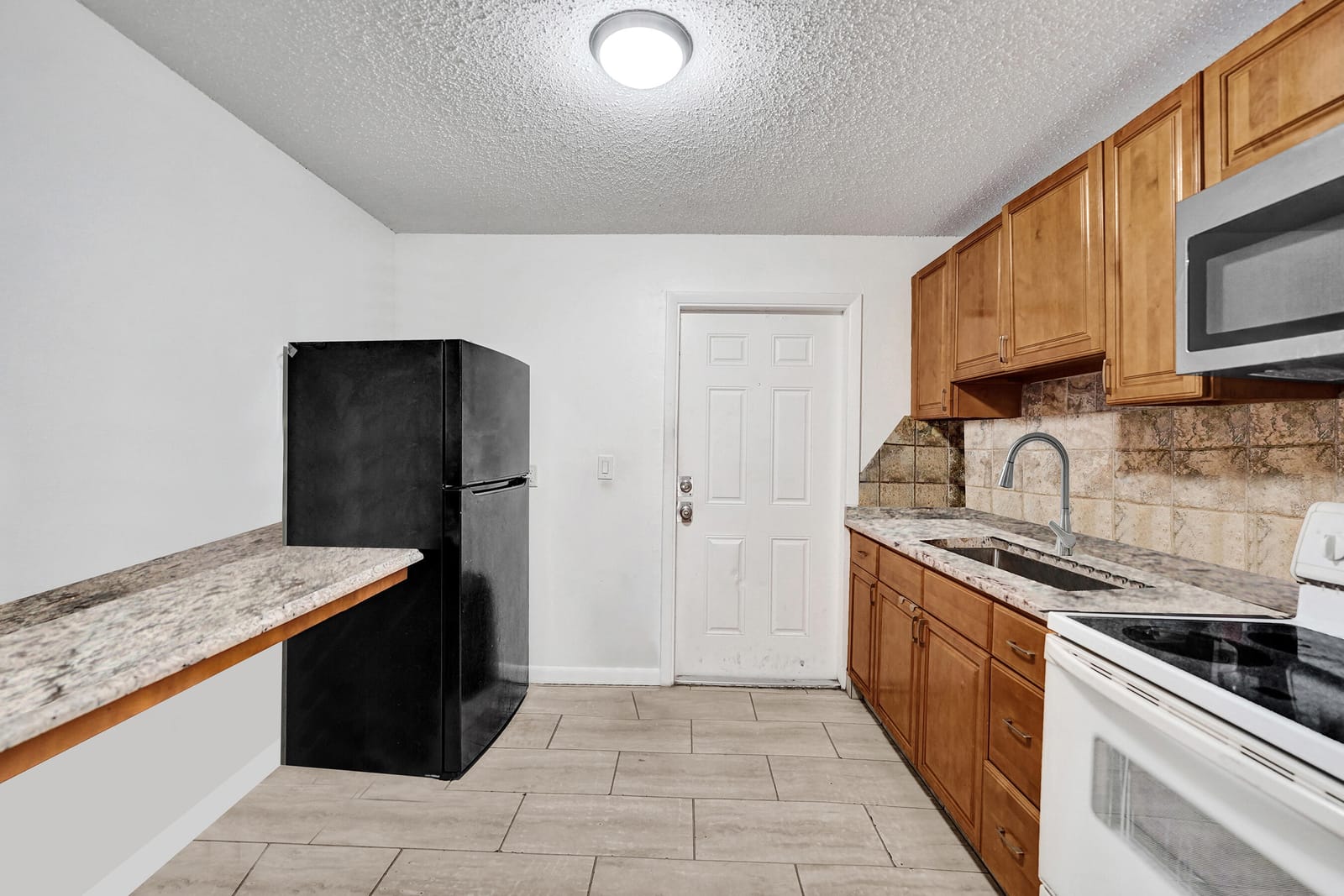 850 E Commercial Boulevard 250f — photo 8