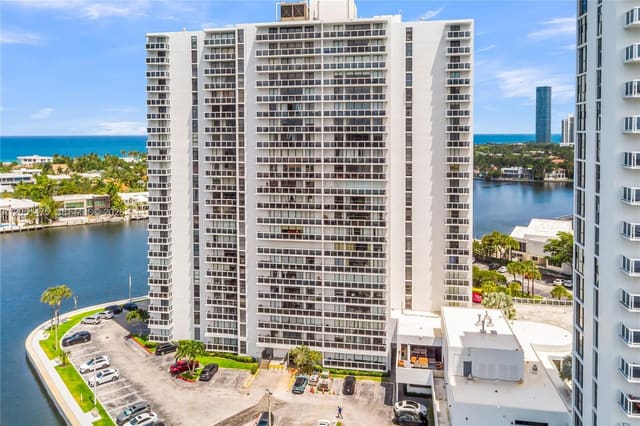20515 E Country Club Drive 248, Waterview, Aventura, FL