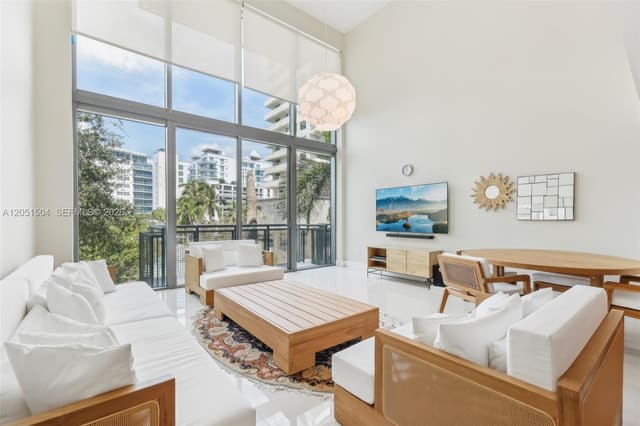 6000 Collins Avenue 306, Miami Beach, FL 33140