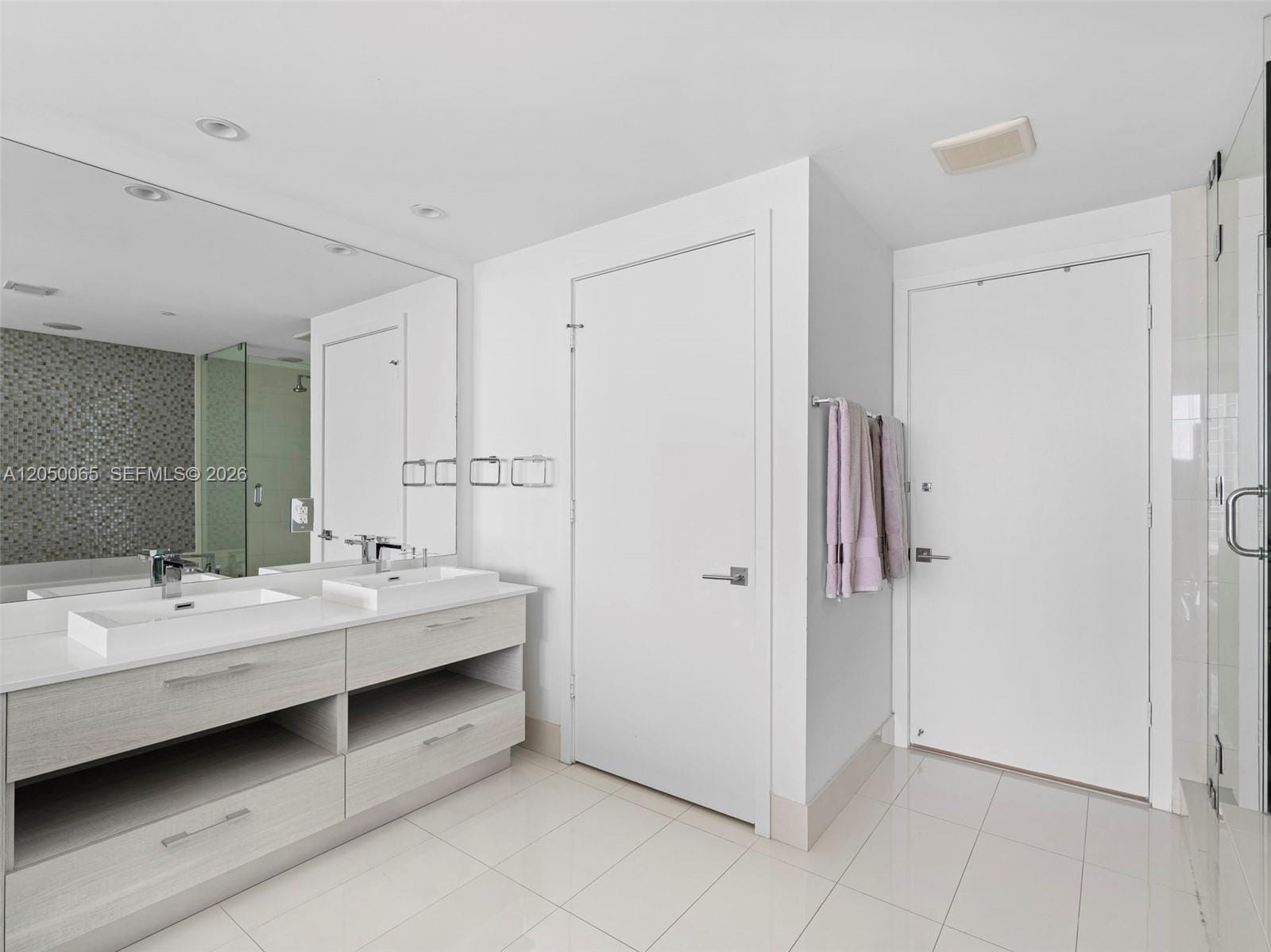 650 NE 32nd Street 1201 — photo 8