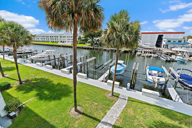 108 Paradise Harbour Boulevard 314, North Palm Beach, FL 33408