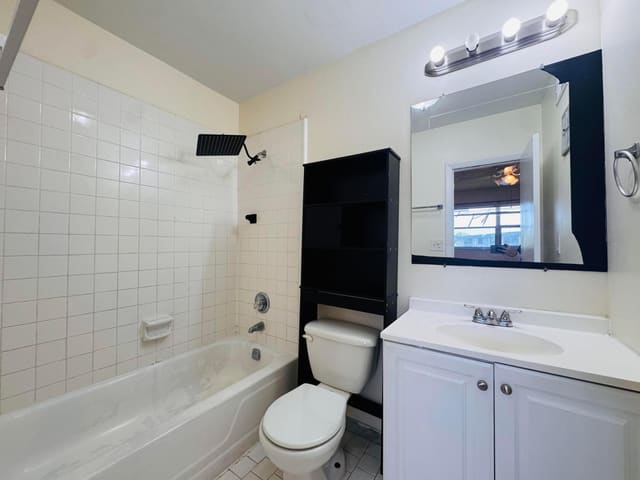 8025 S Colony Circle 203, Tamarac, FL 33321