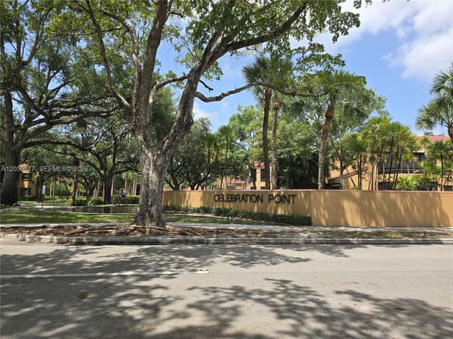 15545 N Miami Lakeway N 211, Miami Lakes, FL 33014