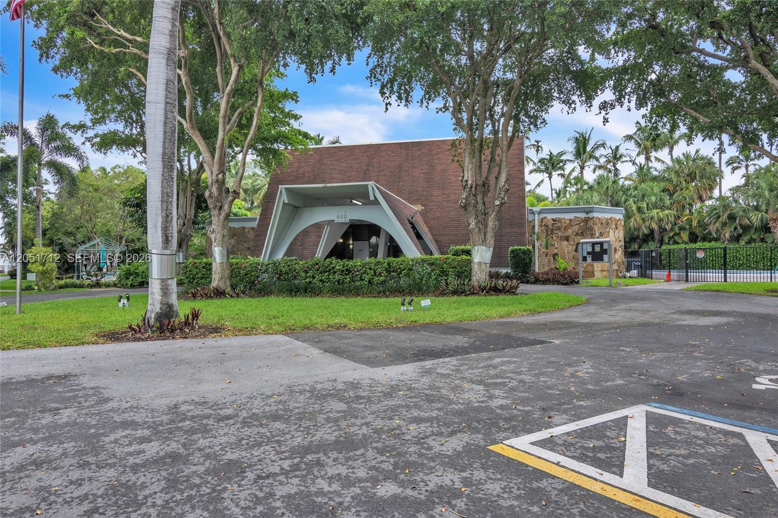 1000 NE 14th Avenue 503, Hallandale Beach, FL 33009 photo 12
