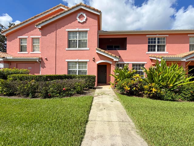 132 SW Peacock Boulevard 17-206, FL 34986