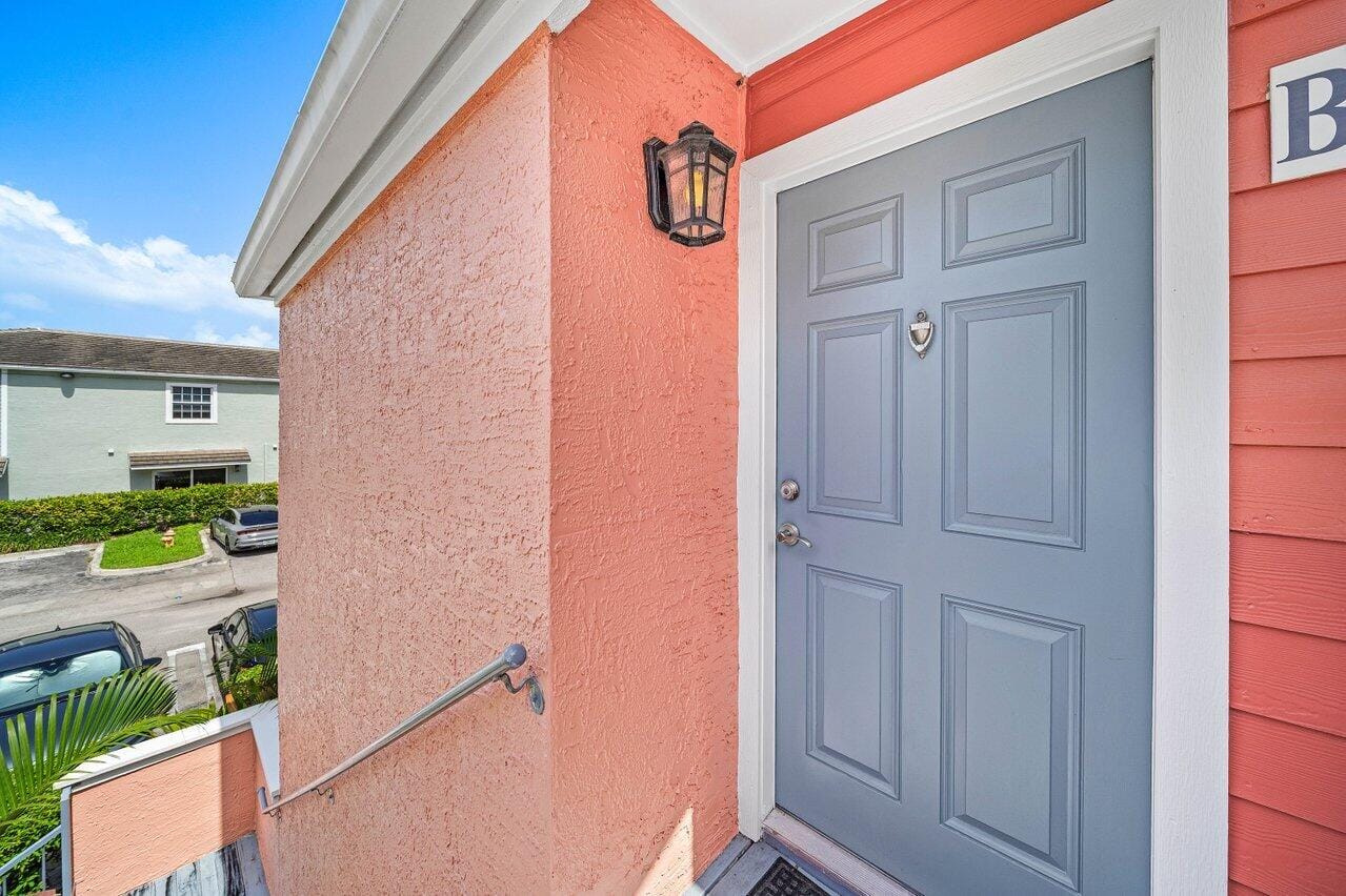 1345 Crystal Way B — photo 3