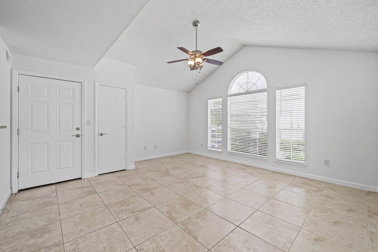 1345 Crystal Way B — photo 5